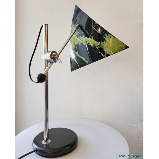 Queens Gallery table lamp