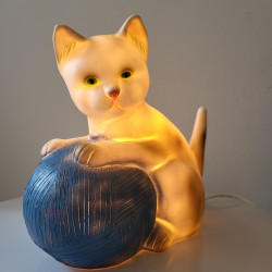 Heico cat table lamp