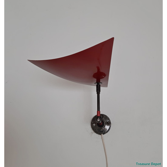 Queens Gallery wall lamp Red