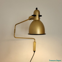 Anvia paperclip wall lamp